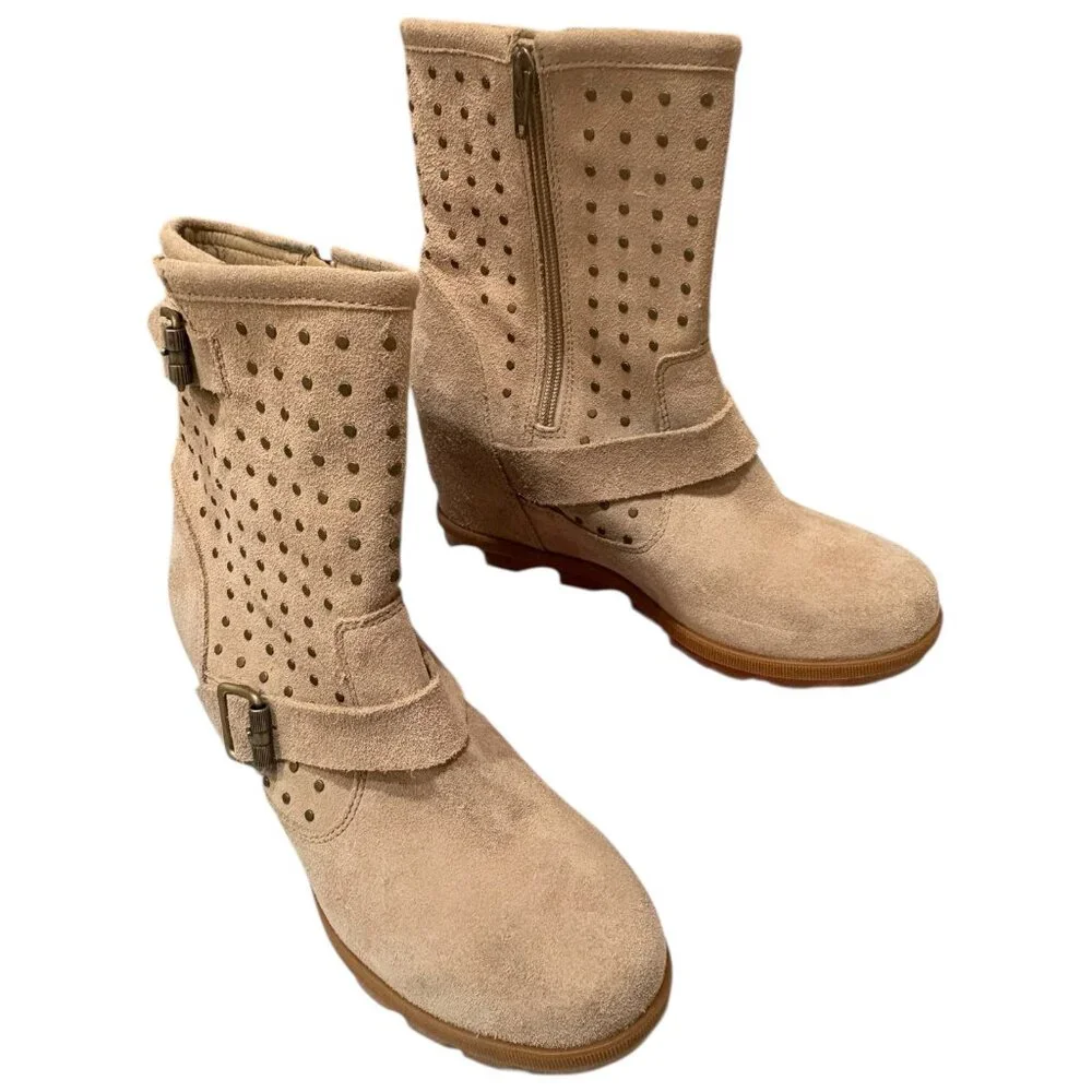 SOREL Joan Of Artic Sandy Tan Suede Stud‎ Wedge Boots
